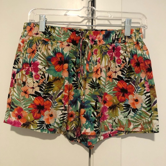 Tropical Floral Print Drawstring Beach Shorts- Size Medium - Picture 5 of 9